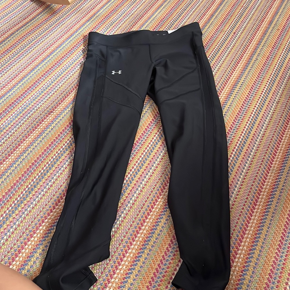 Under armer leggings I’m 5’2 and they fit me perfectly